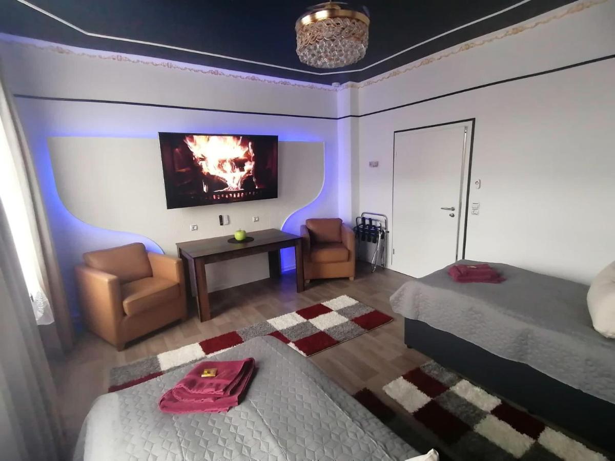 Best-Preis -Gold Suite- mit Netflix, Self-Check-In, eBike Ladestation, Fahrradraum, WLAN, Netflix und Massagesessel - direkt am Elberadweg im Herzen von Wittenberge Exterior foto
