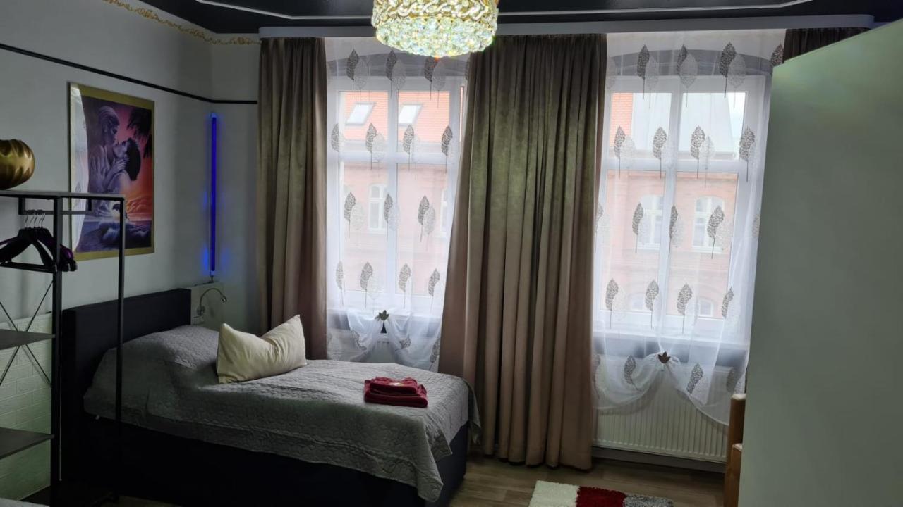 Best-Preis -Gold Suite- mit Netflix, Self-Check-In, eBike Ladestation, Fahrradraum, WLAN, Netflix und Massagesessel - direkt am Elberadweg im Herzen von Wittenberge Exterior foto