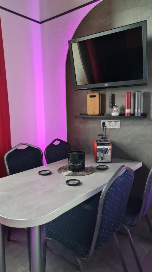 Best-Preis -Gold Suite- mit Netflix, Self-Check-In, eBike Ladestation, Fahrradraum, WLAN, Netflix und Massagesessel - direkt am Elberadweg im Herzen von Wittenberge Exterior foto